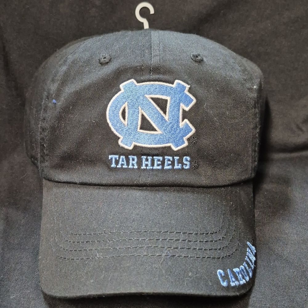 Captivating University of North Carolina NC Tar Heels Velcroback Hat - New
